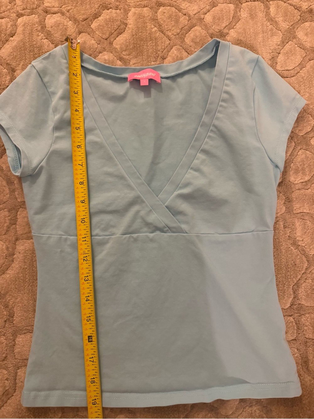 Edikted size small v neck t shirt in baby blue